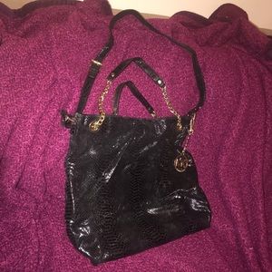 Micheal kors shoulder bag (AUTHENTIC)